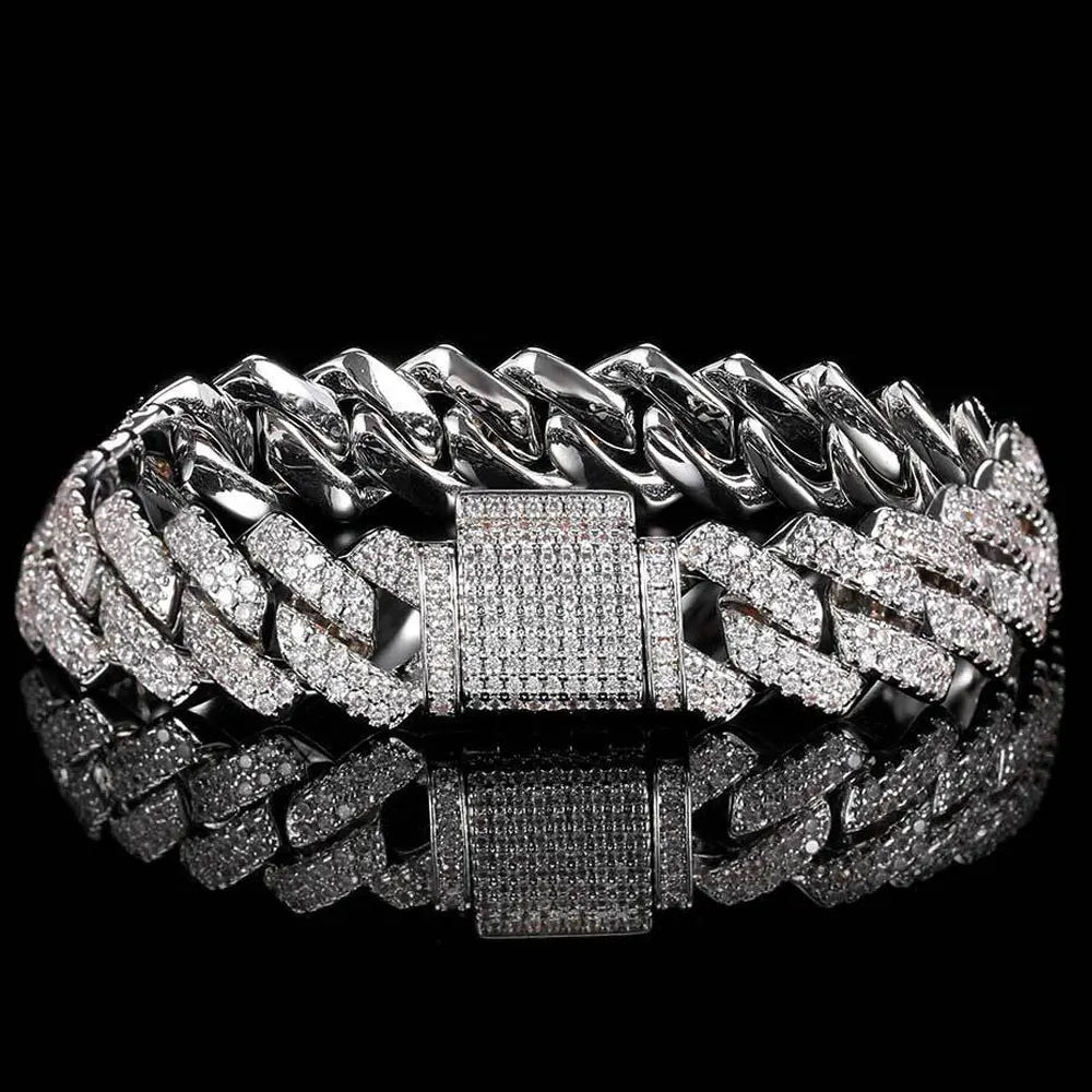 Vault592™ Moissanite Cuban Chain – Luxury and Icy Brilliance
